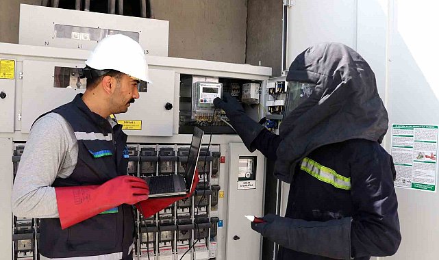 Sayaç okurken para buldu, hiç düşünmeden sahibine ulaştırdı