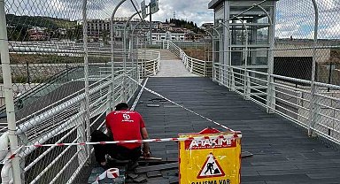 Şehir hastanesi üst geçidinde zemin tadilatı yapıldı