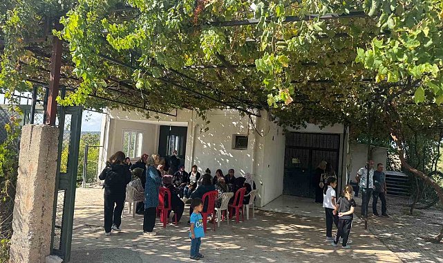 Şehit astsubayın Osmaniye'deki babaevine Türk bayrağı asıldı