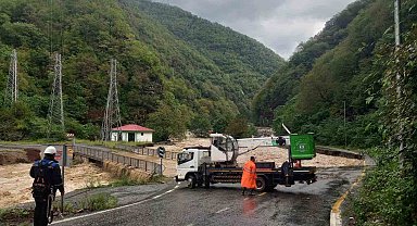 Sel afetinin ardından enerji nakil hatları onarılıyor