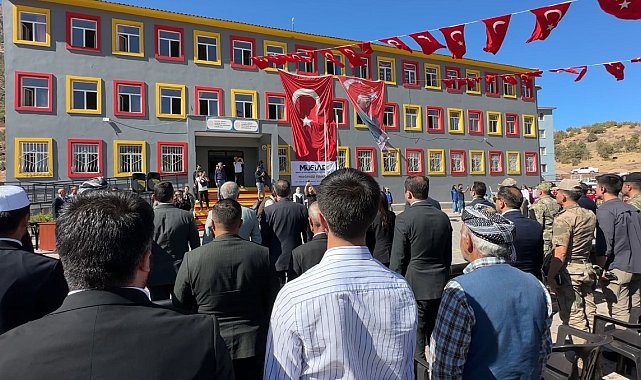 Şemdinli'de onarılan okul, öğrencilerine kapılarını açtı