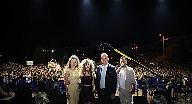 Sena Şener, 27. Çivril Elma Festivalinde unutulmaz bir gece yaşattı