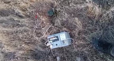 Ses düzeneğiyle bıldırcınları avlayan kaçak avcı fotokapanla yakalandı