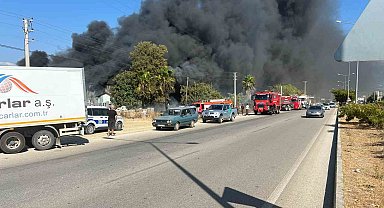 Seydikemer'de kereste deposunda yangın