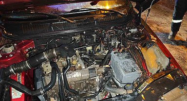 Seyir halindeki Tofaş alev aldı, sürücü kendini dışarı atarak kurtuldu