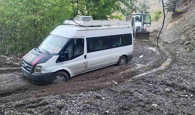 Şiddetli yağış nedeniyle kapanan yollar açıldı