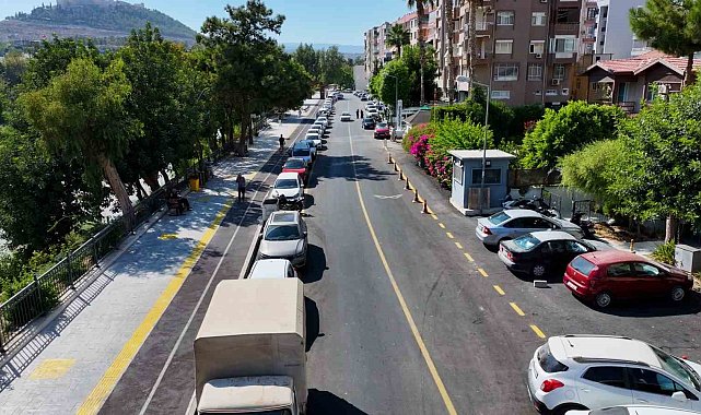 Silifke'nin en işlek caddesi Abdi İpekçi modern asfaltla yenilendi