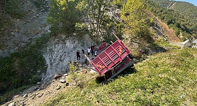 Sinop'ta freni boşalan kamyon şarampole uçtu: 1 ölü
