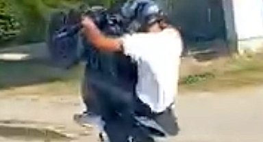 Sinop'ta motosiklet sürücüsünün tehlikeli yolculuğu
