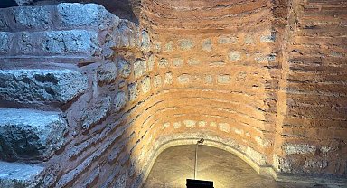 Sirkeci'de bir iş hanının altındaki 900 yıllık Roma Kilisesi kalıntısı sergileniyor