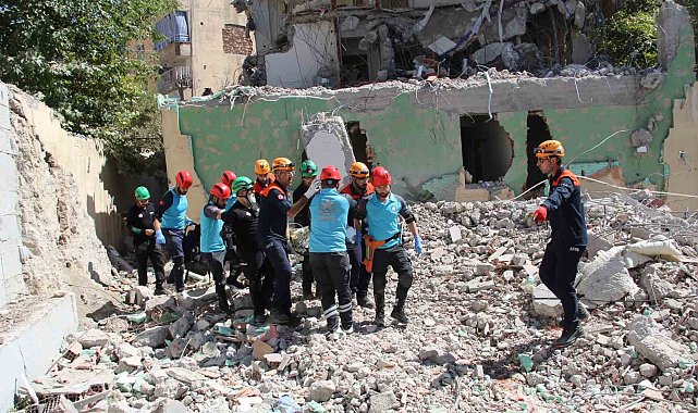 Şırnak'ta 14 ilden 745 kişinin katılımıyla deprem bölge tatbikatı