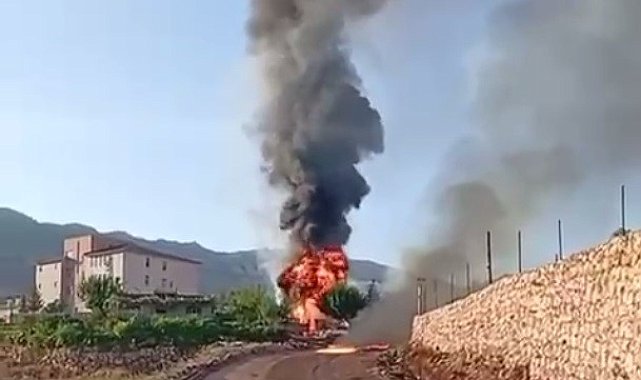 Şırnak'ta yol çalışmasında hasar gören petrol borusu alev aldı