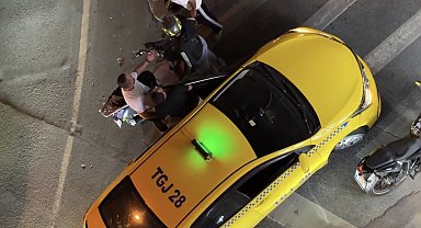 Şişli'de taksi şoförüyle motosikletli arasındaki yol verme tartışması kameraya yansıdı