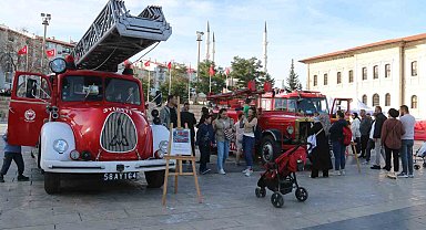 Sivas itfaiyesinin emektarları görücüye çıktı