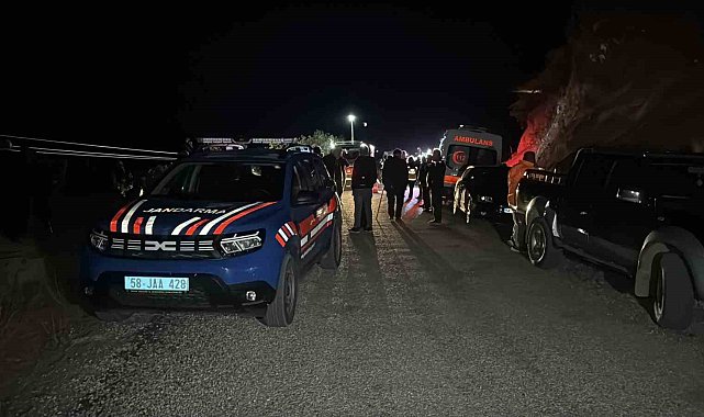 Sivas'ta feci kaza: Otomobil uçuruma yuvarlandı, 4 kişi hayatını kaybetti