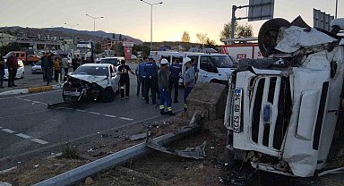Sivas'ta fındık işçilerini taşıyan minibüs otomobille çarpıştı: 15 yaralı
