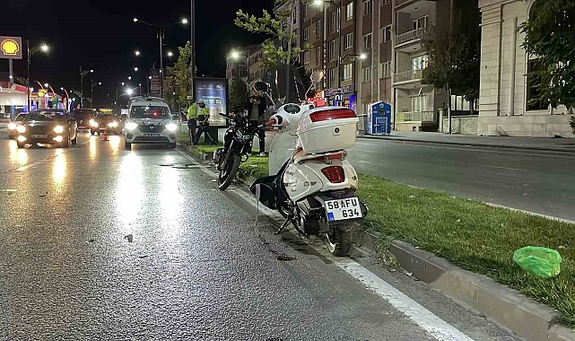 Sivas'ta iki motosiklet çarpıştı: 2 yaralı