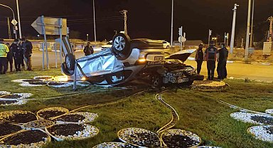 Sivas'ta iki otomobil çarpıştı, sürücüleri yaralandı