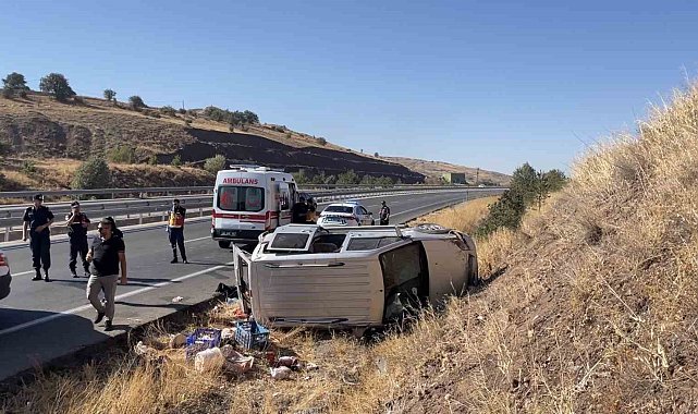 Sivas'ta kontrolden çıkan araç devrildi: 4 yaralı
