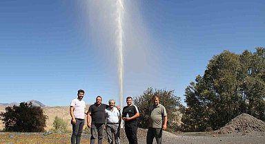 Sivaslı çiftçinin petrol sevinci su sevincine dönüştü