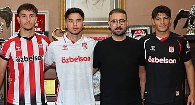 Sivasspor, 3 genç oyuncuyu profesyonel yaptı