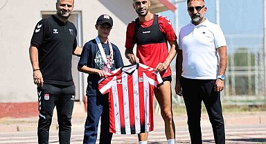 Sivasspor'dan minik taraftara jest