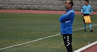 Söğütspor başarılı teknik adam ile yollarını ayırdı