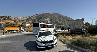 Söke'de freni tutmayan tır otobüse çarptı: "O anlar araç kamerasına yansıdı"