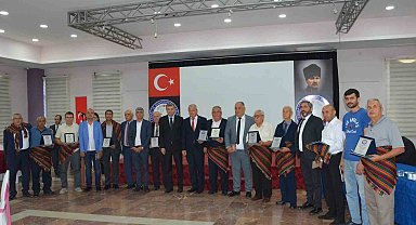 Söke'de yılın ahileri seçilen esnaflar ödüllerini aldı