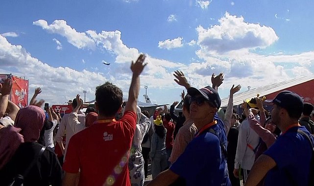 SOLOTÜRK, TEKNOFEST'te gösteri uçuşu yaptı