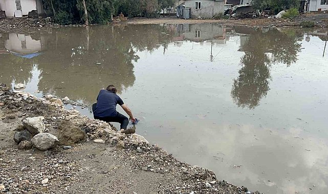 Son 65 yılın en kurak döneminin yaşandığı Hatay'da sağanak yağış yolları göle çevirdi