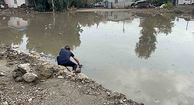 Son 65 yılın en kurak döneminin yaşandığı Hatay'da sağanak yağış yolları göle çevirdi