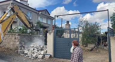 Sorgun Belediyesi kaçak yapıları yıkıyor