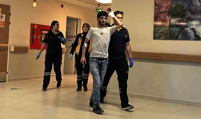 Spiralle demir keserken yaralandı