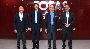 Stellantis ve Koç Holding üst yönetimi Tofaş Fabrikası'nı ziyaret etti