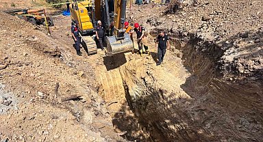 Su kuyusu açmaya çalışan 2 çiftçi toprak altında kaldı