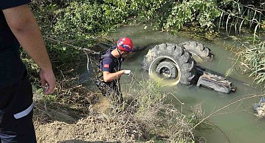 Sulama kanalına devrilen traktörün sürücüsü hayatını kaybetti