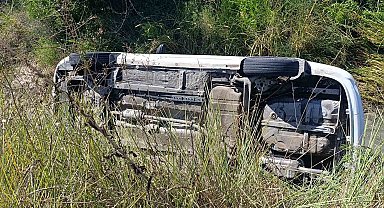 Sulama kanalına uçan otomobilin sürücüsü kazayı yara almadan atlattı