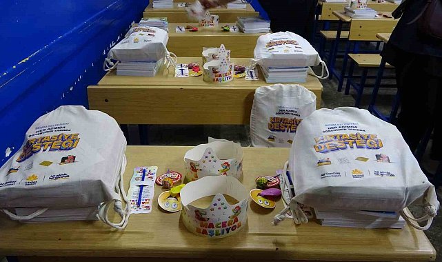 Sultanbeyli genelindeki okullarda 9 bin öğrenciye kırtasiye desteği dağıtıldı