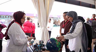 Sümeyye Erdoğan Bayraktar Engelliler Sarayı standını ziyaret etti