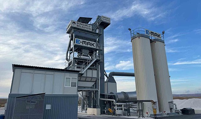 Sungurlu'da asfalt tesisi açıldı, halk ekmek fabrikasının temeli atıldı
