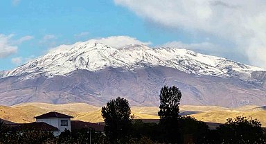 Süphan Dağı beyaza büründü