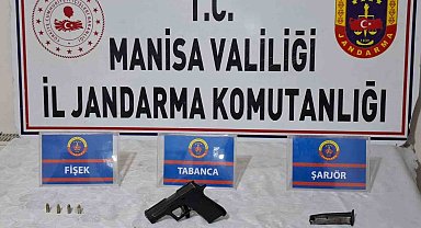 Şüpheli gençten tabanca ve mermi çıktı