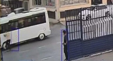 Sürücüsüz ilerleyen aracı böyle durdurdu