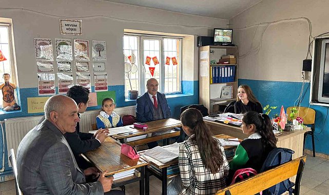 Susuz Kaymakamı Tutal, öğretmen ve öğrencilerle buluştu