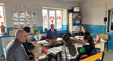 Susuz Kaymakamı Tutal, öğretmen ve öğrencilerle buluştu