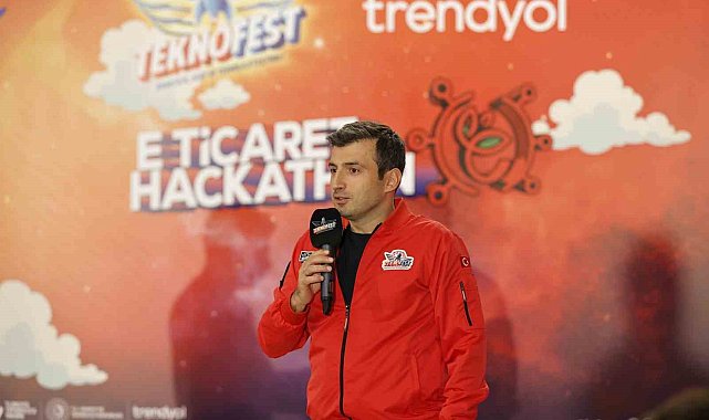 T3 Vakfı Mütevelli Heyeti Başkanı Selçuk Bayraktar, Trendyol E-Ticaret Hackathonu Ödül Töreni'ne katıldı