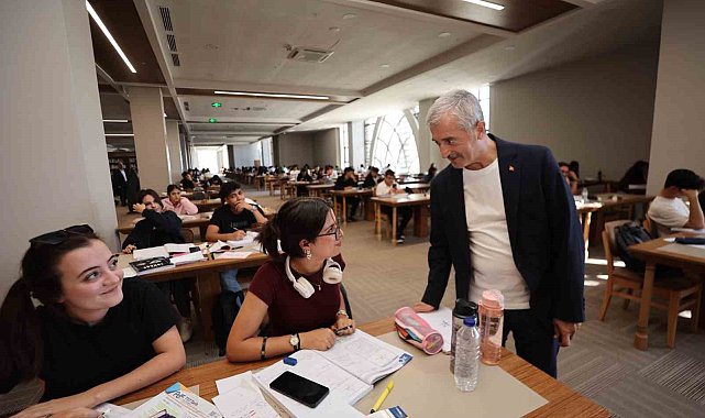 Tahmazoğlu, Şahinbey Millet Kütüphanesi'nde öğrencileri ziyaret etti