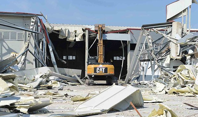 Tahtalı Mahallesi'nde 3 kaçak yapı yıkıldı