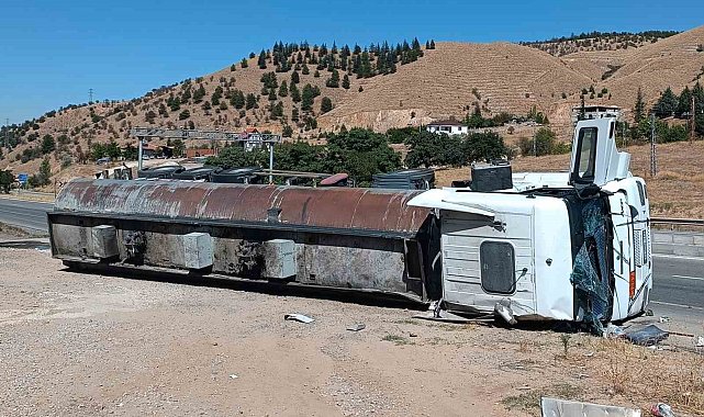 Tanker devrildi, yaralı sürücüye ilk müdahaleyi vatandaşlar yaptı